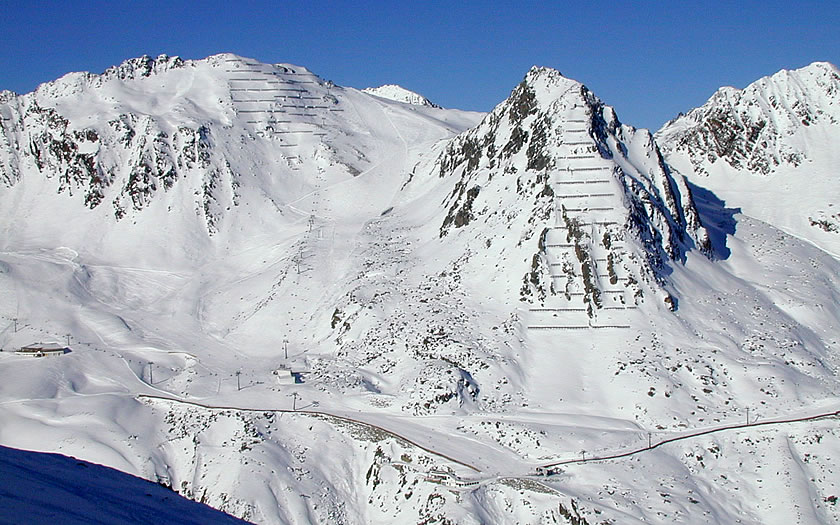 The ski lifts linking to the Sölden glaciers