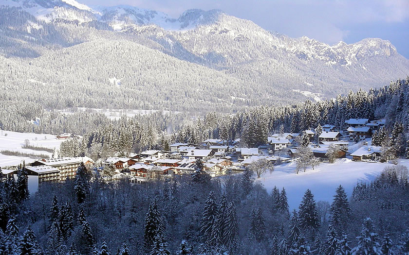 Skiing in Ellmau Austria